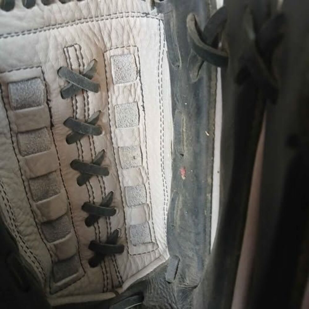 Louisville Slugger baseball glove / right handed throwers /13" - Picture 5 of 6